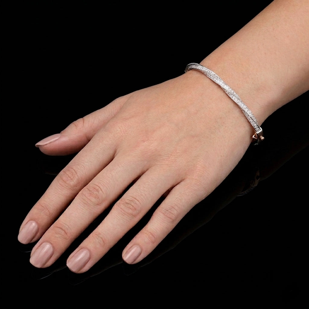 Eterna Twist Bracelet