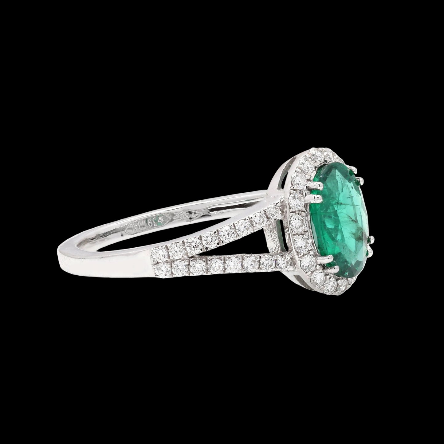 Oval-cut Natural Emerald white gold ring